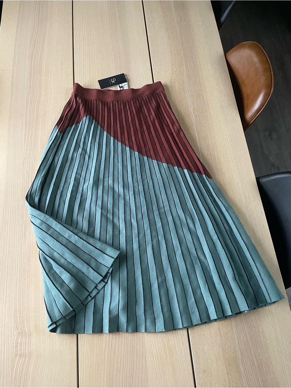 Skatie Pleated Two-Tone Midi Skirt - Teal and Burgundy women’s size medium skirt